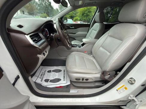 Used 2018 GMC Acadia SLT w/ LPO, Floor Liner Package FWD image 23