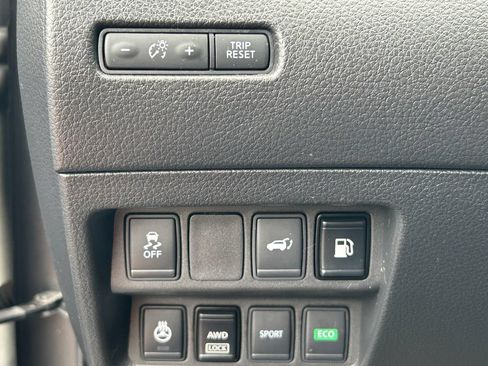 Used 2018 Nissan Rogue SV w/ Premium Package AWD/4WD image 24