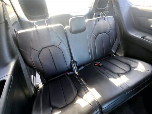 Used 2025 Chrysler Pacifica Select FWD image 26