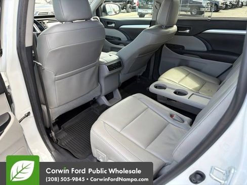 Used 2018 Toyota Highlander XLE AWD/4WD image 28