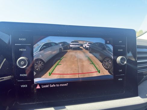 New 2026 Volkswagen Jetta SE FWD image 18