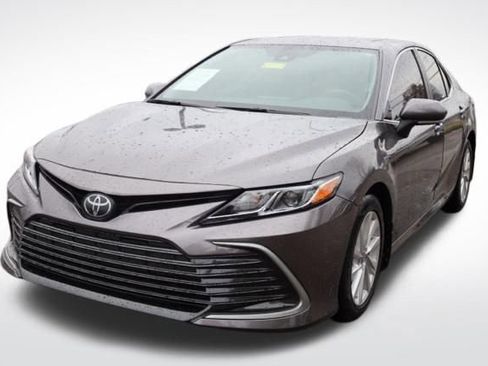Used 2024 Toyota Camry LE image 4