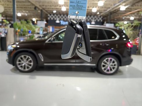 Used 2022 BMW X5 xDrive40i w/ Premium Package AWD/4WD image 4