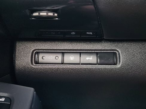 Used 2025 Nissan Pathfinder SV AWD/4WD image 22