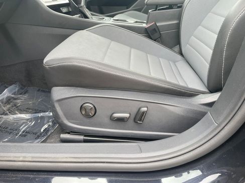 Used 2025 Volkswagen Jetta SE image 23