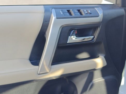 Used 2018 Toyota 4Runner SR5 Premium image 9