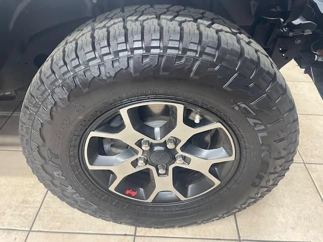 Used 2018 Jeep Wrangler Unlimited Sahara AWD/4WD image 16