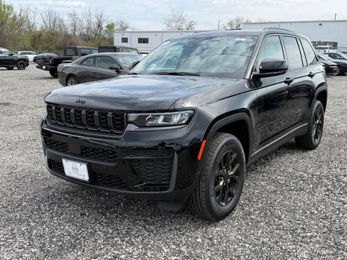 New 2026 Jeep Grand Cherokee Altitude image 9