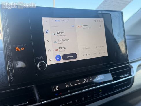 Used 2025 Toyota Sienna LE image 21