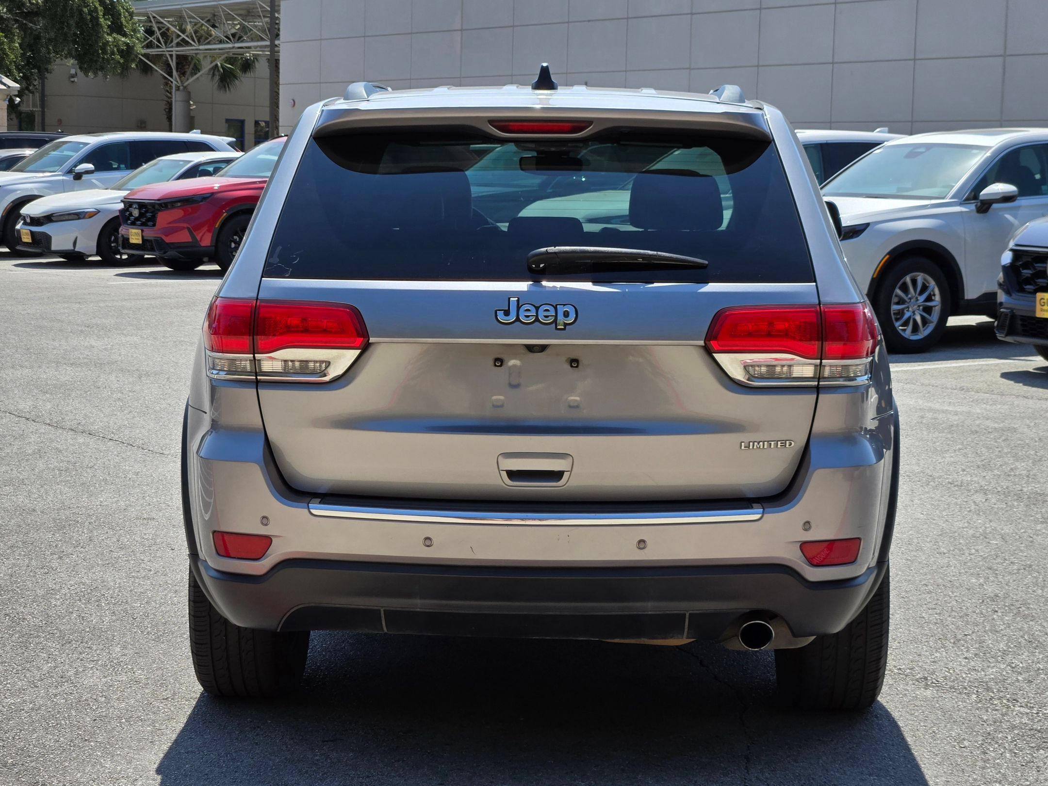 Used 2018 Jeep Grand Cherokee Limited w/ Luxury Group II RWD image 4