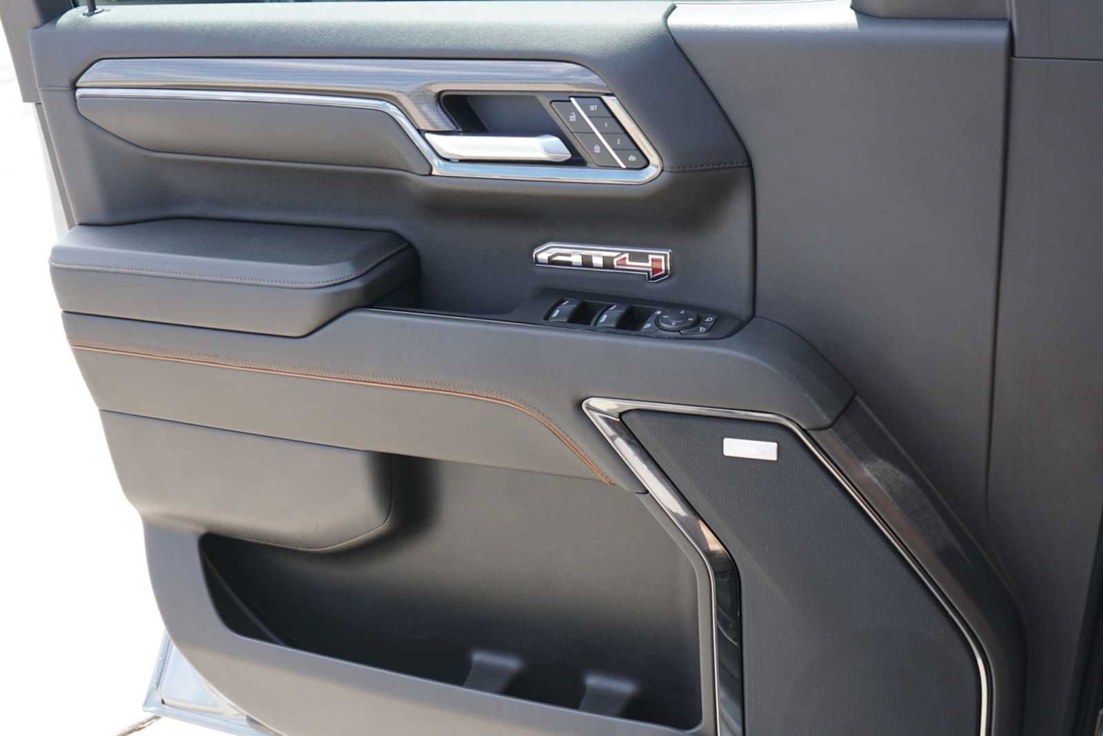 Used 2024 GMC Sierra 1500 AT4 w/ Technology Package AWD/4WD image 15