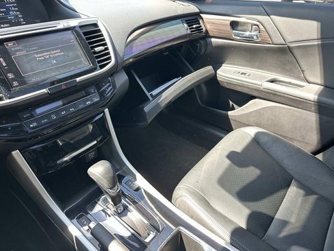 Used 2017 Honda Accord Touring image 34
