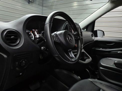 Used 2018 Mercedes-Benz Metris Passenger image 12