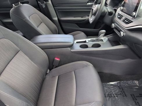 Used 2025 Nissan Altima 2.5 SV FWD image 30