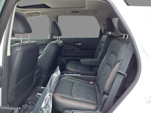 New 2026 Nissan Pathfinder Platinum image 5