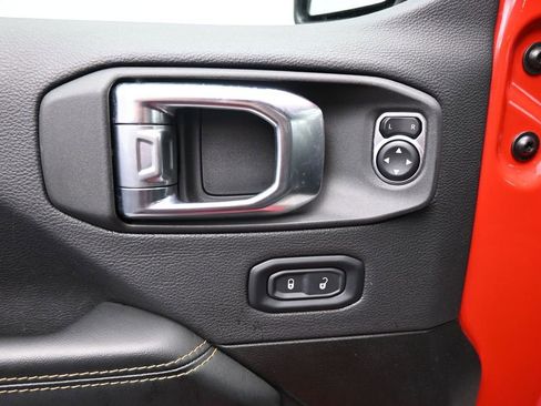 Used 2025 Jeep Wrangler Unlimited Sahara AWD/4WD image 11
