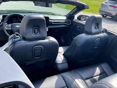 Used 2025 Ford Mustang Premium RWD image 33
