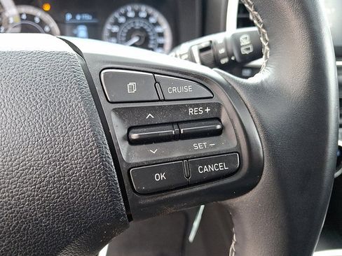 Used 2022 Hyundai Venue SEL image 21