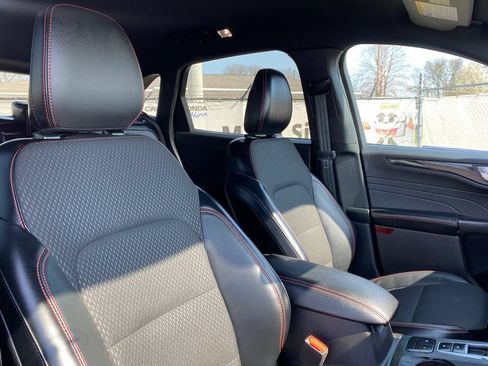 Used 2025 Ford Escape ST-Line Select AWD/4WD image 16