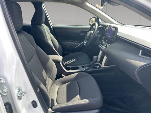 Used 2023 Toyota Corolla Cross LE AWD/4WD image 17