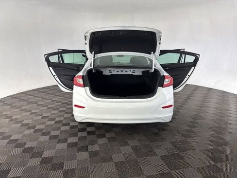 Used 2018 Chevrolet Cruze LT w/ Convenience Package image 15