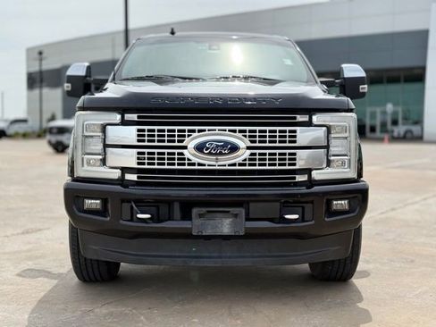 Used 2019 Ford F250 Platinum w/ Platinum Ultimate Package AWD/4WD image 3