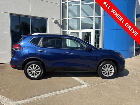 Used 2017 Nissan Rogue SV image 7
