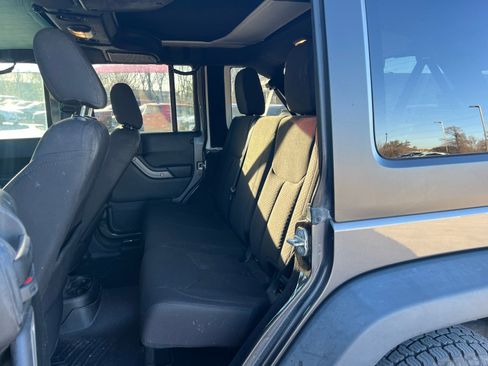 Used 2018 Jeep Wrangler Unlimited Sport S image 17