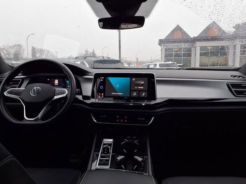 Used 2025 Volkswagen Atlas Cross Sport SE image 8