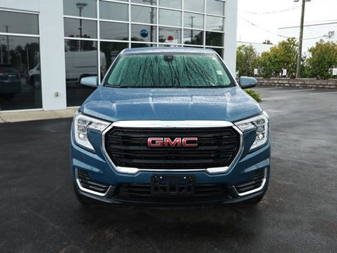Used 2024 GMC Terrain SLE AWD/4WD image 2