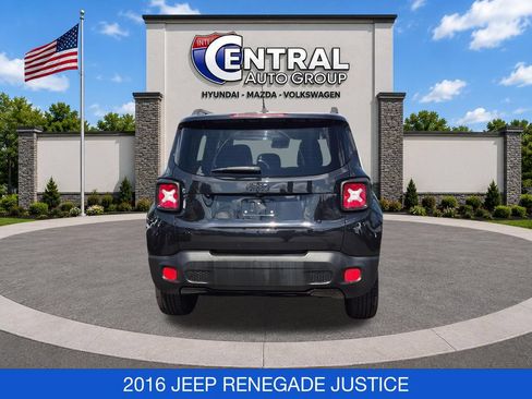 Used 2016 Jeep Renegade Latitude AWD/4WD image 7