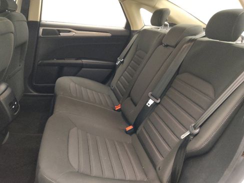 Used 2020 Ford Fusion SE FWD image 18