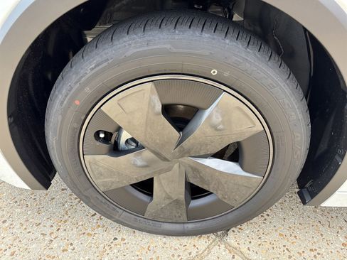 Used 2025 Toyota Prius LE image 10