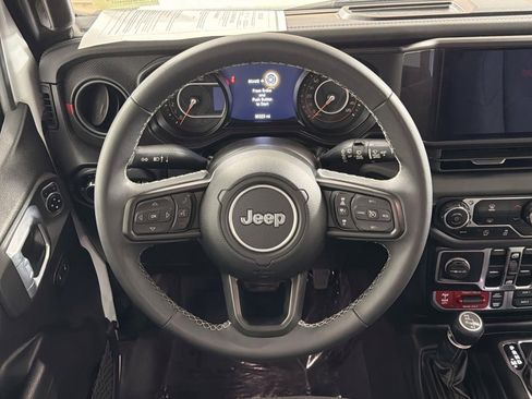 Used 2025 Jeep Wrangler Unlimited Rubicon AWD/4WD image 10