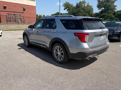Used 2022 Ford Explorer Limited w/ Equipment Group 301A AWD/4WD image 2