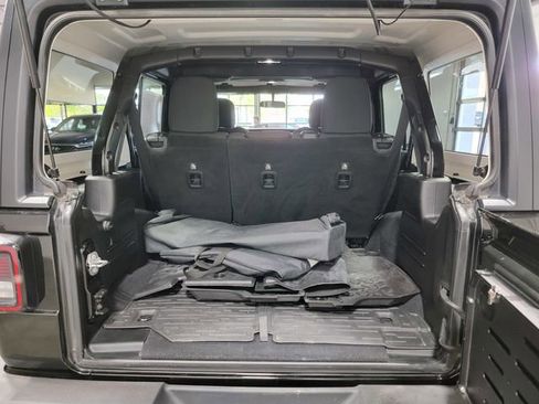 Used 2018 Jeep Wrangler Unlimited Sport S AWD/4WD image 35