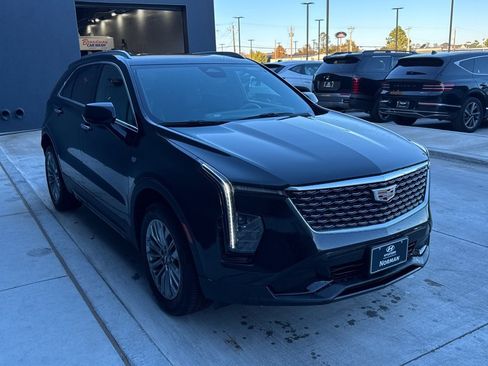 Used 2024 Cadillac XT4 Premium Luxury image 10