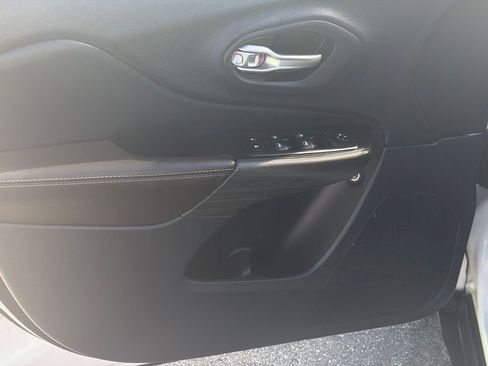 Used 2015 Jeep Cherokee Limited w/ Technology Group image 16