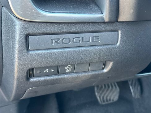 Used 2024 Nissan Rogue S FWD image 23