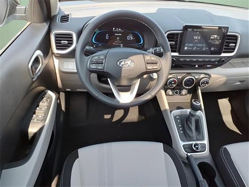 New 2025 Hyundai Venue SEL image 9
