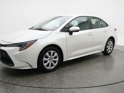 Used 2025 Toyota Corolla LE image 3