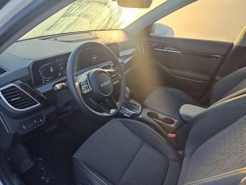 Used 2025 Kia Seltos S FWD image 7