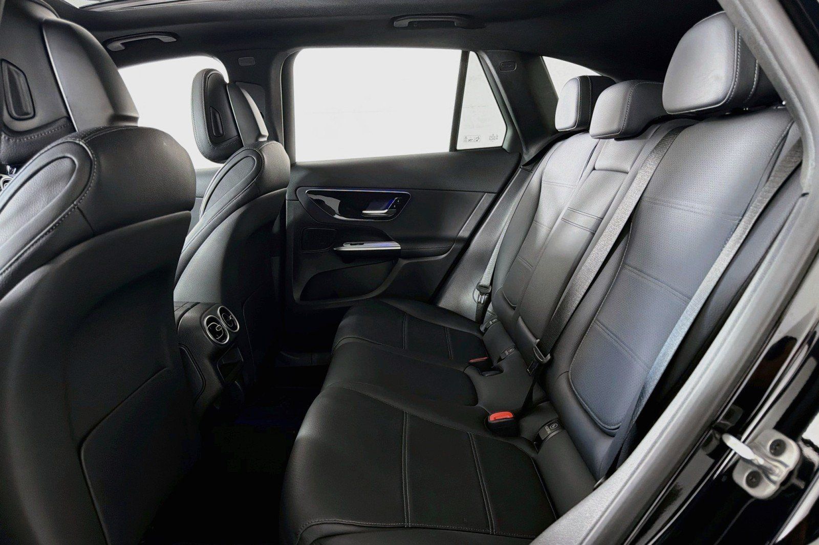 Used 2026 Mercedes-Benz GLC 300 image 8