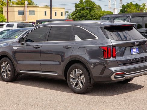 Used 2021 Kia Sorento S image 7