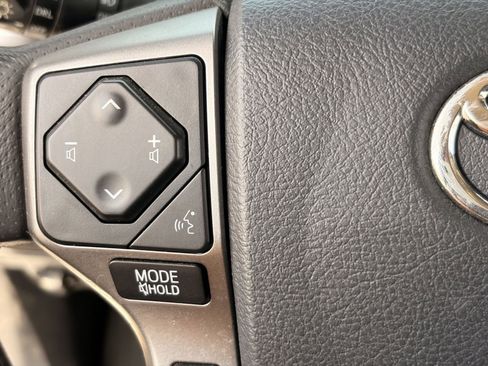 Used 2020 Toyota Tacoma SR5 AWD/4WD image 28