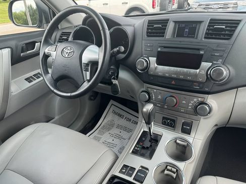 Used 2012 Toyota Highlander SE w/ Tow Pkg AWD/4WD image 23