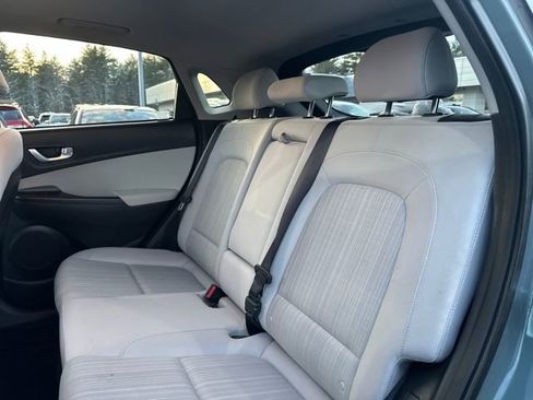 Certified 2022 Hyundai Kona SEL w/ Convenience Package image 18
