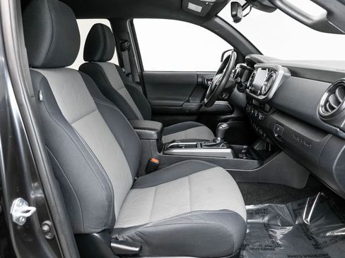 Used 2021 Toyota Tacoma TRD Sport w/ Technology Package image 15