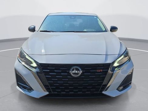Used 2024 Nissan Altima 2.5 SR w/ SR Premium Package FWD image 9