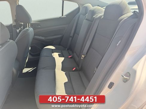 Used 2025 Nissan Altima 2.5 SV FWD image 25